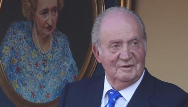 El Rey Juan Carlos I, junto a la Infanta Elena de Borbón, durante la Feria Taurina de Aranjuez en junio de 2019