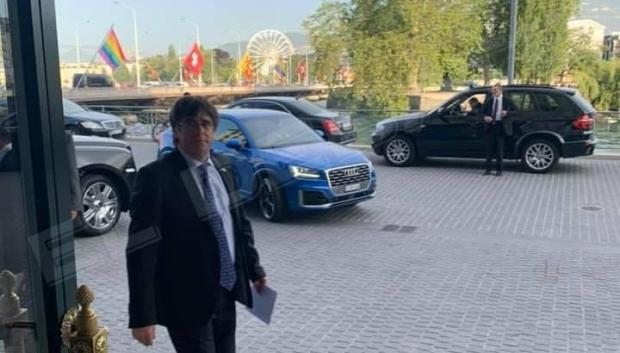Puigdemont llega al Hotel Four Seasons del Bergues, el 27 de junio de 2019, para su reunión con el financiero de los oligarcas rusos