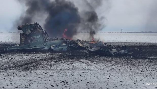 Avión de combate ruso destruido en Ucrania