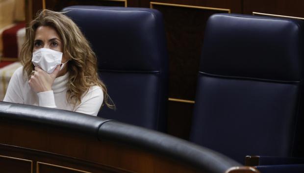 La ministra de Transportes, en soledad