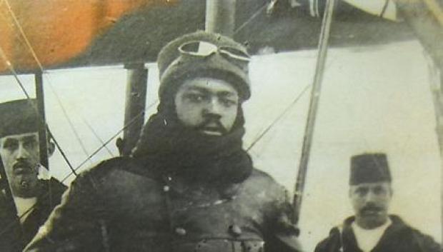 Ahmet Ali Çelikten fue un aviador turco nacido en el otomano considerado como el primer negro piloto en la historia.