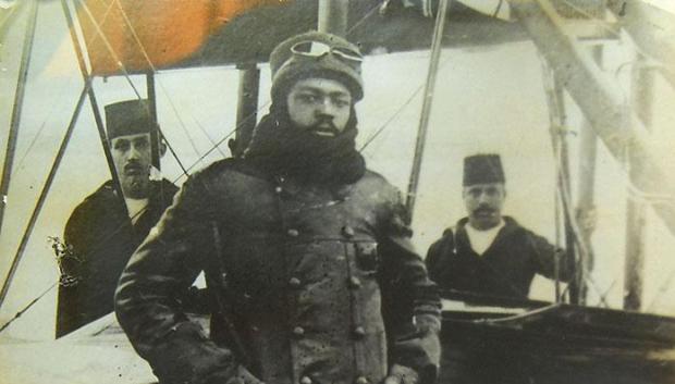 Ahmet Ali Çelikten fue un aviador turco nacido en el otomano considerado como el primer negro piloto en la historia.