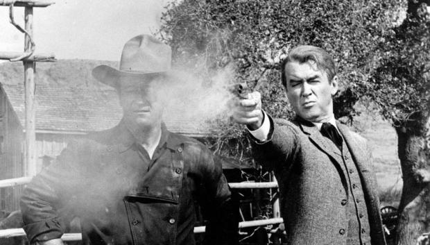 John Wayne y James Stewart en una escena de 'El hombre que mató a Liberty Valance'