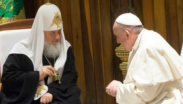 El papa Francisco junto al Patriarca de la Iglesia ortodoxa rusa, Kiril