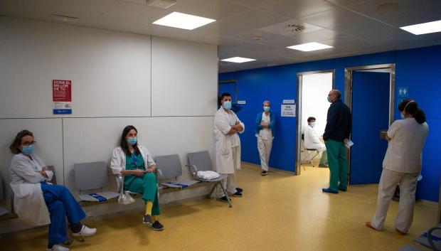 Trabajadores sanitarios en el Hospital Vall d'Hebron, en 2021