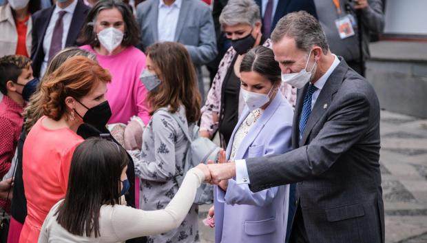 Doña Letizia y Don Felipe, durante el acto de Ejemplaridad al pueblo de La Palma el pasado marzo