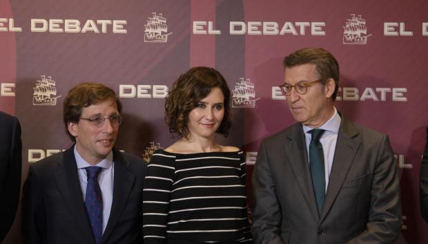 Alberto Núñez Feijóo, Isabel Díaz Ayuso y José Luis Martínez Almeida en el acto de El Debate