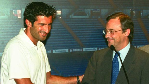 Florentino Pérez junto a Luis Figo el día de su presentación