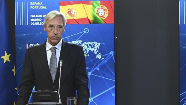 El ministro de Asuntos Exteriores, José Manuel Albares, junto a su homólogo luso, Joao Gomes Cravinho