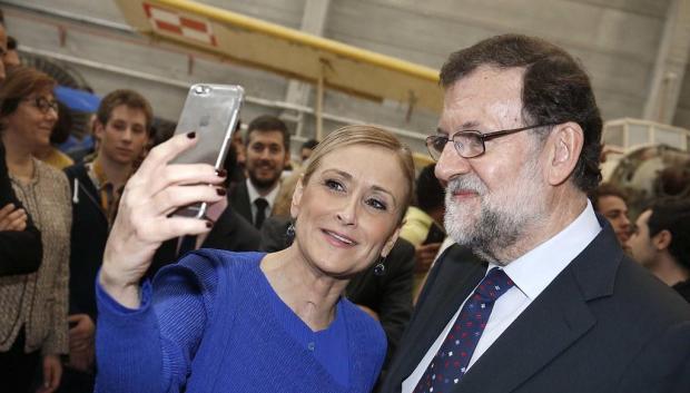 Cristina Cifuentes desveló que Rajoy no utilizaba WhatsApp como presidente del Gobierno