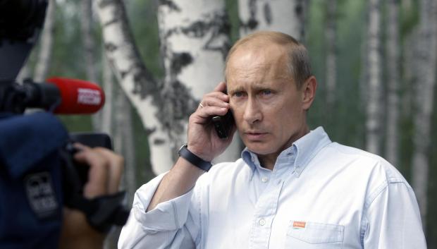 Vladimir Putin no utiliza móviles propios por miedo al espionaje