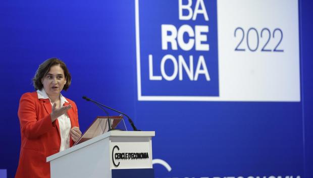 La alcaldesa de Barcelona, Ada Colau interviene durante la jornada de inauguración de la XXXVII Reunión del Cercle d'Economia