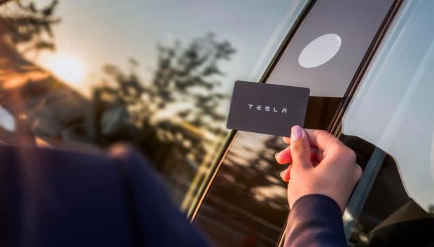 Así es la llave tipo tarjeta que incorporan los Tesla