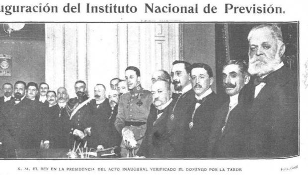 Alfonso XIII en el acto inaugural del Instituto Nacional de Previsión