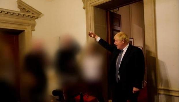 La fiesta de despedida en Downing Street y el brindis de Boris Johnson
