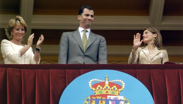 Los entonces Príncipes de Asturias, en La Realeza en 2006, junto a la entonces presidenta de la Comunidad de Madrid, Esperanza Aguirre