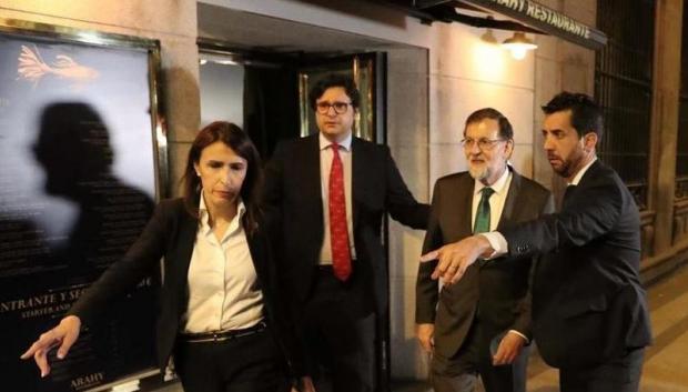 Rajoy a la salida del restaurante, tras una sobremesa que duró hasta las 22 horas