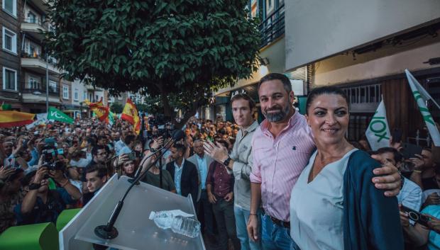 Santiago Abascal, arropando a su candidata para la Junta andaluza, Macarena Olona