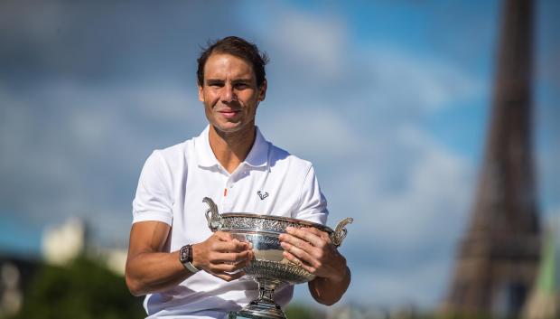 Nadal, con la copa de campeón en Roland Garros