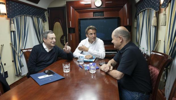 Macron, Scholz y Draghi en el tren que los lleva a Kiev