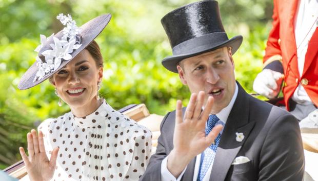 Kate Middleton y el Príncipe Guillermo a su llegada al Royal Ascot 2022
Pictured: Prince William,Duke of Cambridge and Catherine,Duchess of Cambridge
Ref: SPL5319496 170622 NON-EXCLUSIVE
Picture by: SplashNews.com

Splash News and Pictures
USA: +1 310-525-5808
London: +44 (0)20 8126 1009
Berlin: +49 175 3764 166
photodesk@splashnews.com

World Rights,