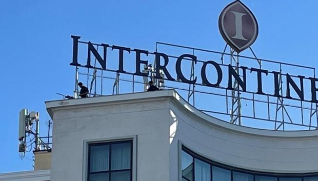 Tiradores en el tejado del hotel Intercontinental