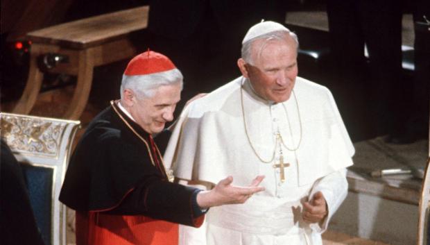 EL PAPA JUAN PABLO II JUNTO AL CARDENAL JOSEPH RATZINGER ( PAPA BENEDICTO XVI ) DURANTE UNA VISITA OFICIAL A ALEMANIA
ACTION PRESS / MITTELSTEINER / ©KORPA
14/11/1980
COLONIA *** Local Caption *** ACTION PRESS / MITTELSTEINER #05010004#
THE NEW POPE BENEDICT XVI
FILE PHOTO: JOSEPH CARDINAL RATZINGER TOGETHER WITH POPE GUISEPPE PAOLO II AT COLOGNE IN GERMANY ON NOV 14TH 1980.