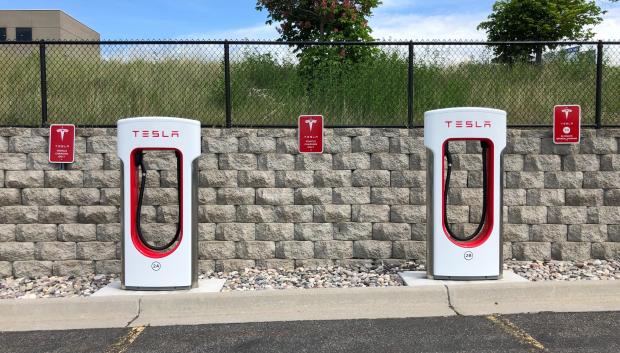 Tesla ha pedido a sus propietarios que eviten cargar sus coches en determinadas horas del día