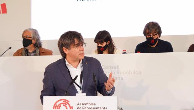 El expresidente de la Generalitat Carles Puigdemont tras ser elegido nuevo presidente del Consell per la República

El Tribunal de Cuentas (TCu) celebra este martes una vista para analizar si el aval presentado por el Instituto Catalán de Finanzas (ICF) es suficiente para devolver a ERC los 2,1 millones que depositó como garantía de la presunta responsabilidad contable de ex cargos del Govern por el presunto desvío de fondos para la acción exterior --las 'embajadas catalanas' y el Diplocat-- en el marco del 'proces'.

POLITICA 
CONSELL PER LA REPÚBLICA