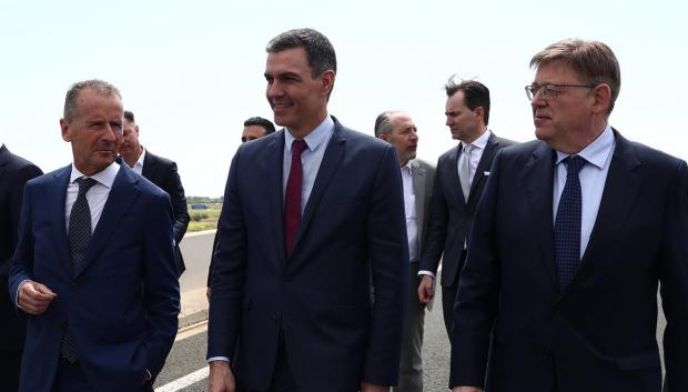 Sánchez, Puig y el presidente de Volkswagen en Sagunto