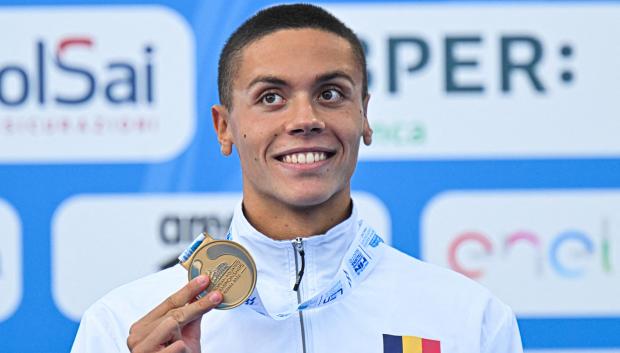Es David Popovici, rumano, de 17 años: nueva estrella de la natación mundial