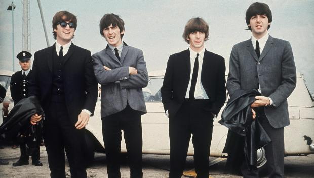 Los Beatles en una fotografía tomada en el aeropuerto de Londres en 1964