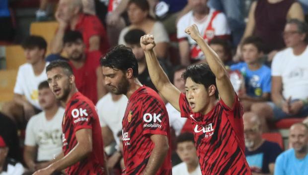 Kang-in Lee celebra su gol al Rayo, el segundo de Mallorca en Vallecas