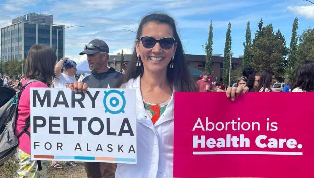 La demócrata Mary Peltona fue electa como representante de Alaska en la Cámara de Representantes de EE.UU.