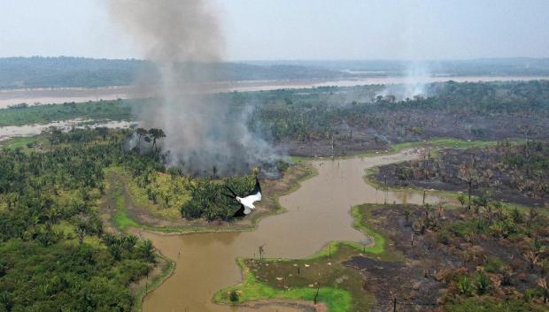Vista aérea del incendio del Amazonas en el Parque Nacional de Mapinguari, en Porto Velho.