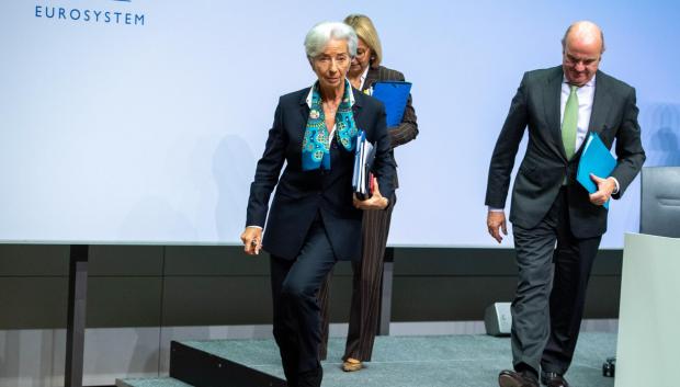 La presidenta del BCE, Christine Lagarde, junto al vicepresidente de la institución, Luis de Guindos