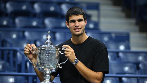 Tennisplayer Carlos Alcaraz with his trophy on Arthur Stadium after he won the men final at the 2022 US Open in New York City, NY, USA, on September 11, 2022.