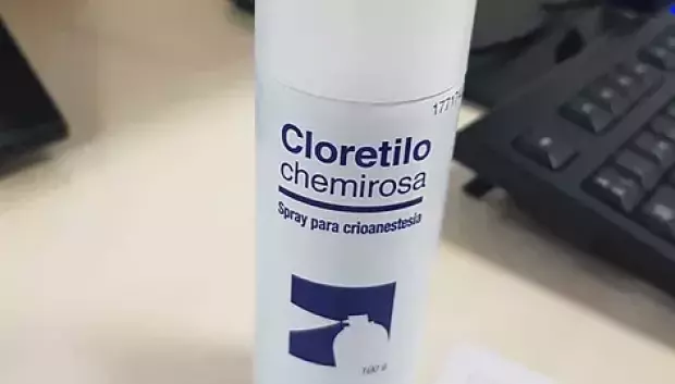 Un bote de Chemirosa, nombre comercial del cloruro de etileno