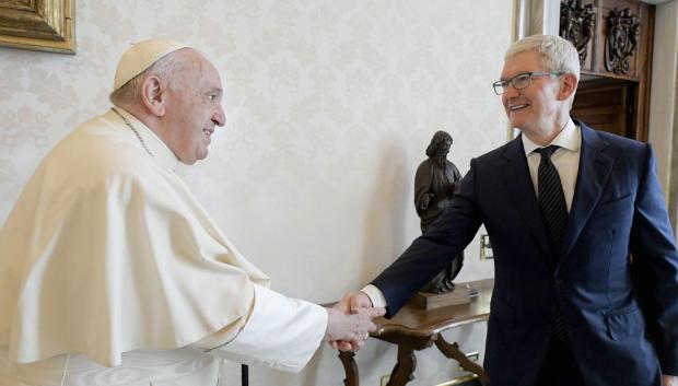 El Papa Francisco se reunió el lunes 3 de octubre con el CEO de Apple Tim Cook