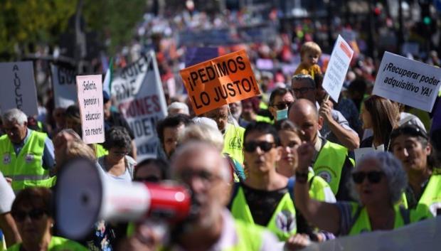 Pensionistas de diferentes comunidades autónomas se han manifestado este sábado en Madrid para exigir la revalorización de las pensiones respecto al incremento del IPC