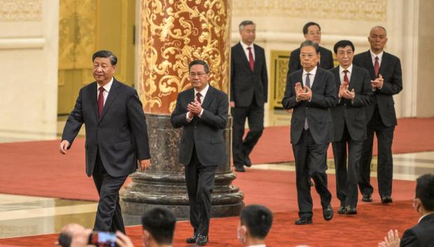 El presidente chino, Xi Jinping, seguido por los nuevos hombres fuertes dentro del Partido Comunista