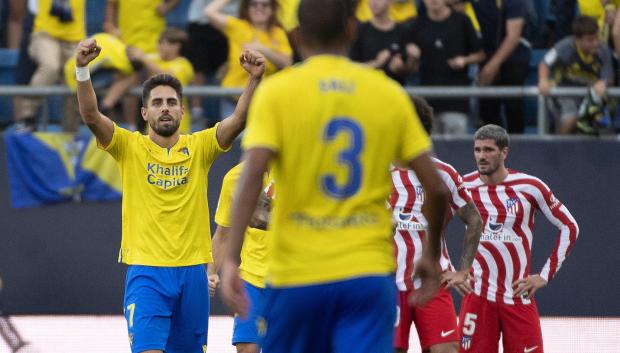 El Atlético ha perdido en Cádiz con un gol en el minuto 99