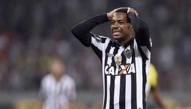 Robinho durante un partido con el Santos FC