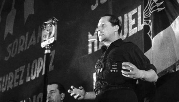 José Antonio Primo de Rivera durante un mitin de Falange