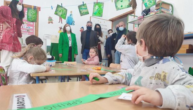 La natalidad cae y se nota. En la imagen, niños de un colegio en Jaén.