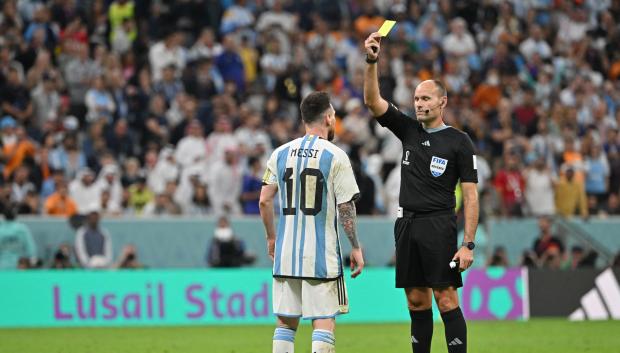 Messi se quejó del arbitraje de Mateu Lahoz en el partido de Argentina ante Países Bajos