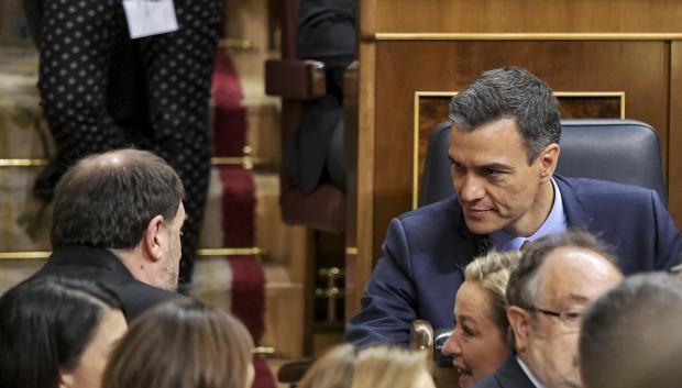 Pedro Sánchez, con Oriol Junqueras en el Congreso de los Diputados