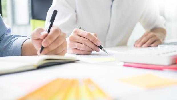 Zrive está enfocado a jóvenes de 20 a 27 años en el sector de la banca de inversión, la consultoría estratégica y el derecho.