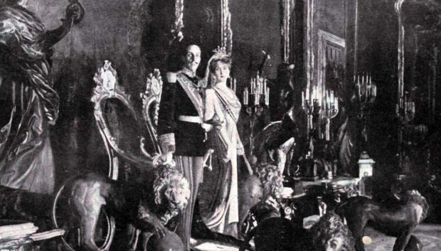 Alfonso XIII y Doña Victoria Eugenia en el Salón del Trono del Palacio Real de Madrid
