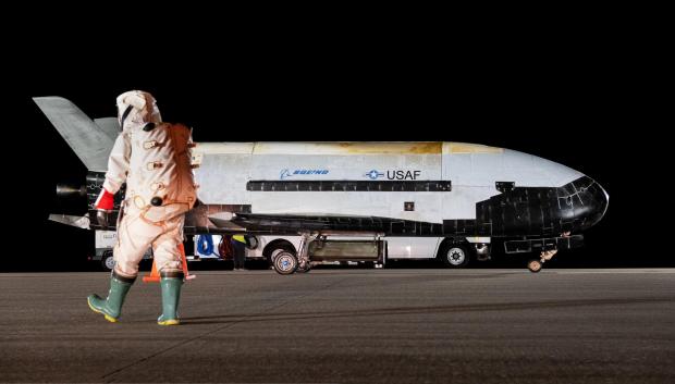 El X-37B, un avión espacial reutilizable y no tripulado de la Fuerza Espacial de EE.UU.